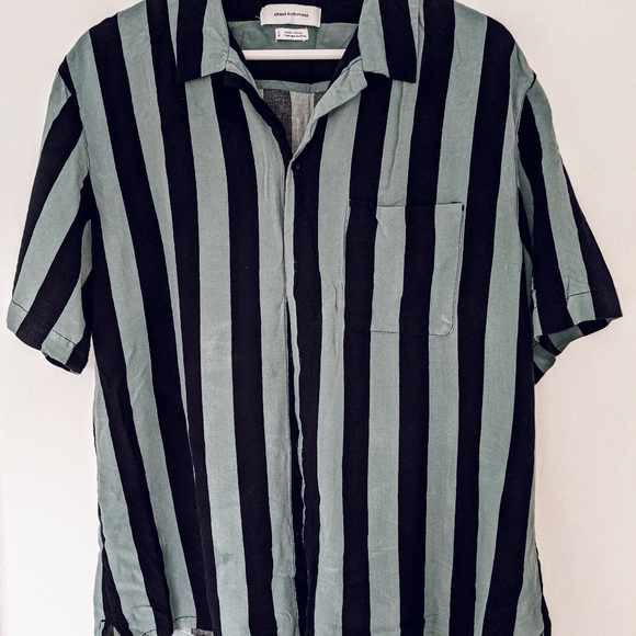 striped short-sleeved button-up - Picture 2 of 3